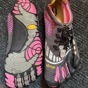 Vibram toe shoes